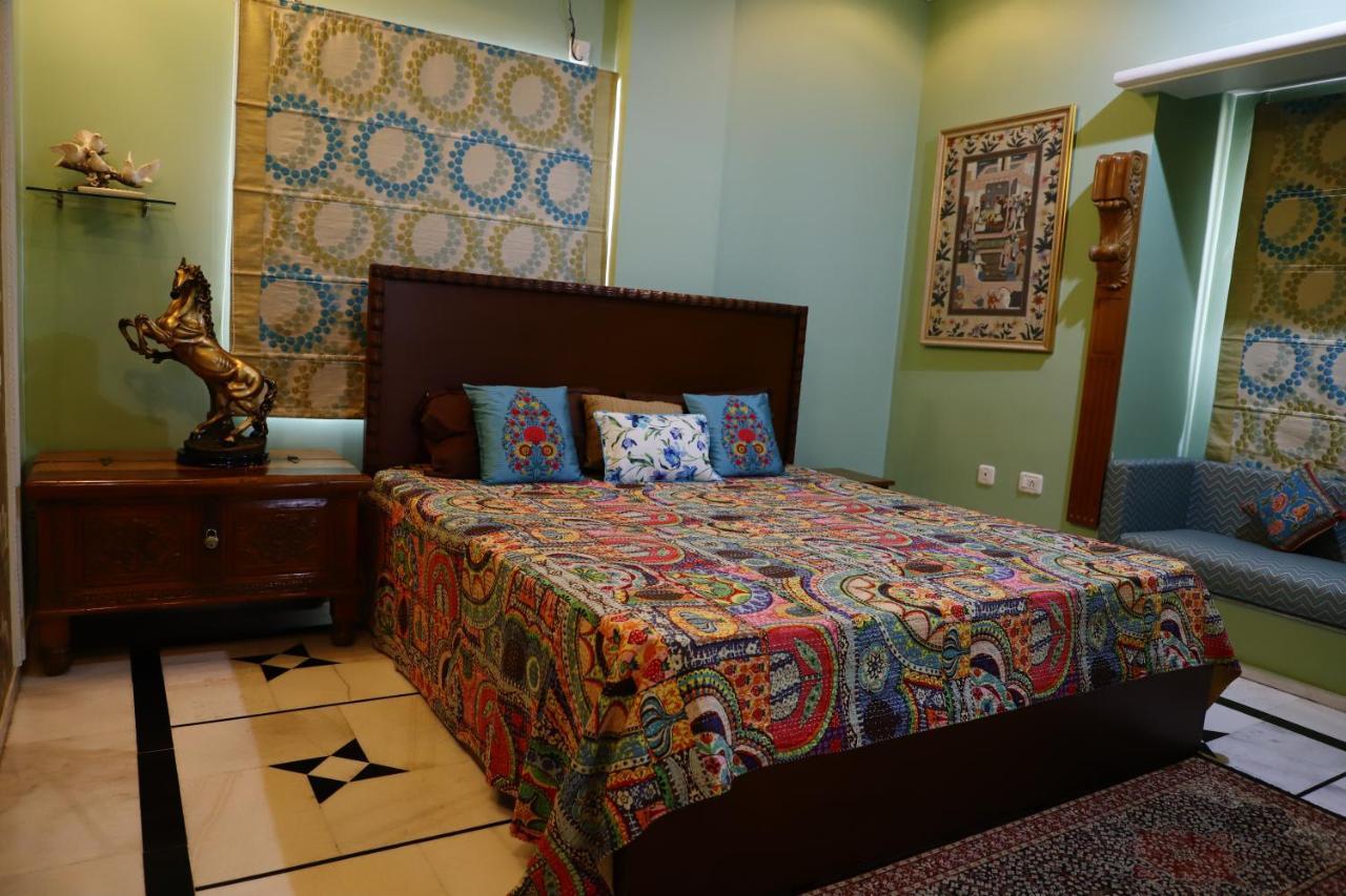 Aura Homestay Royal Villa Jaipur Bilik gambar
